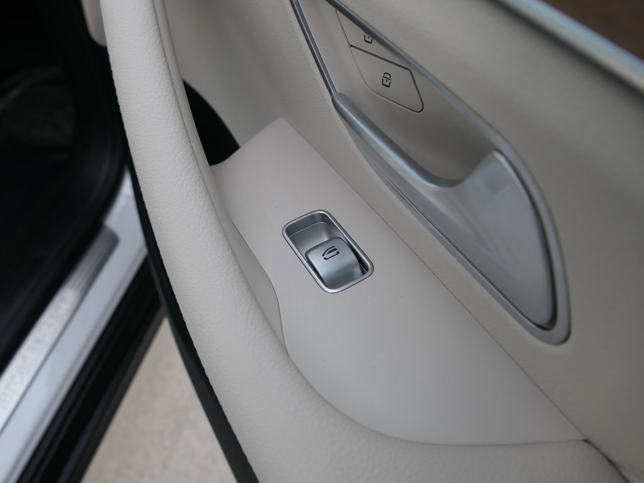 Used 2024 Mercedes-Benz GLE 450 4MATIC image 33