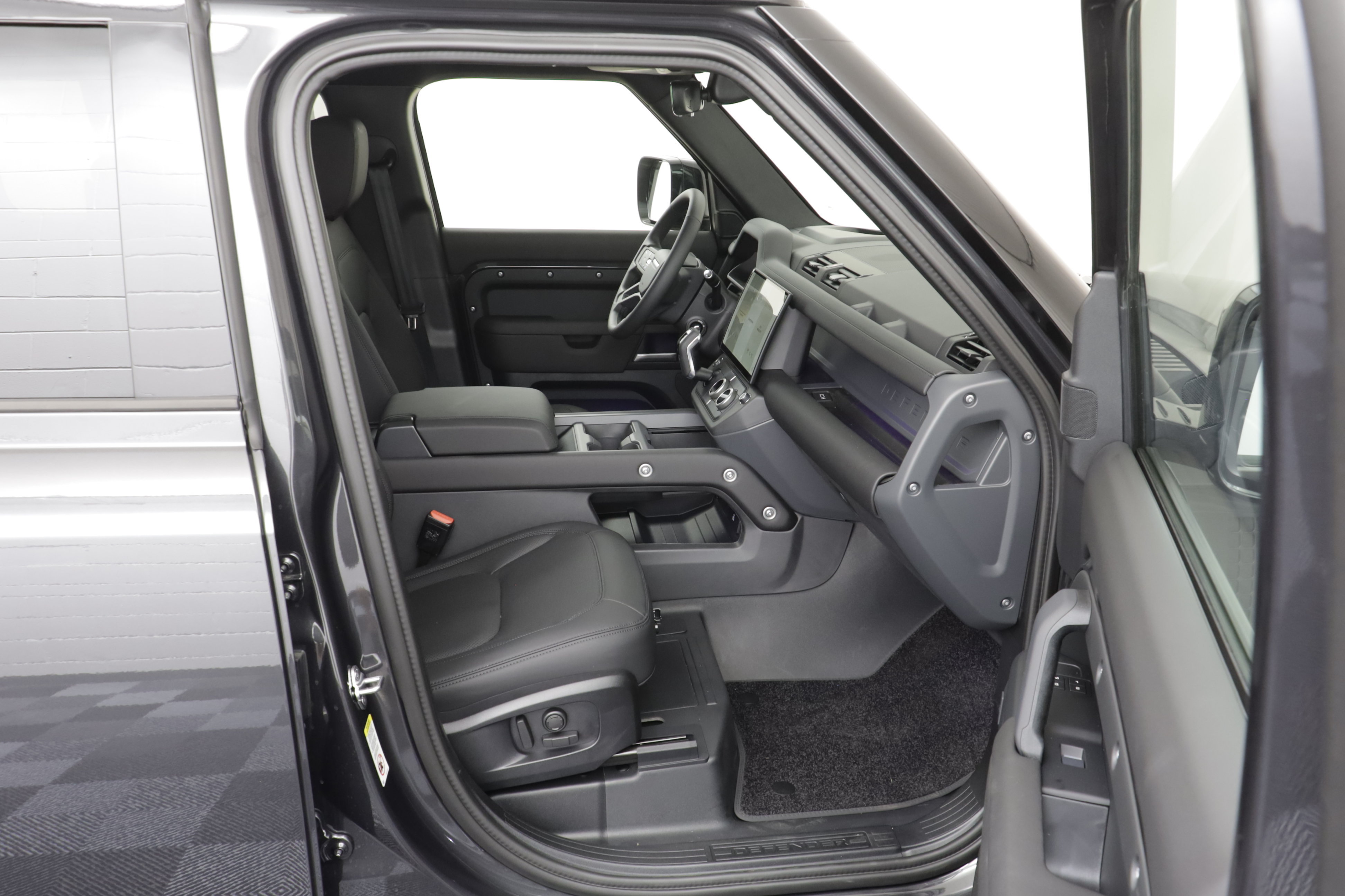 New 2026 Land Rover Defender 110 X-Dynamic SE AWD/4WD image 21