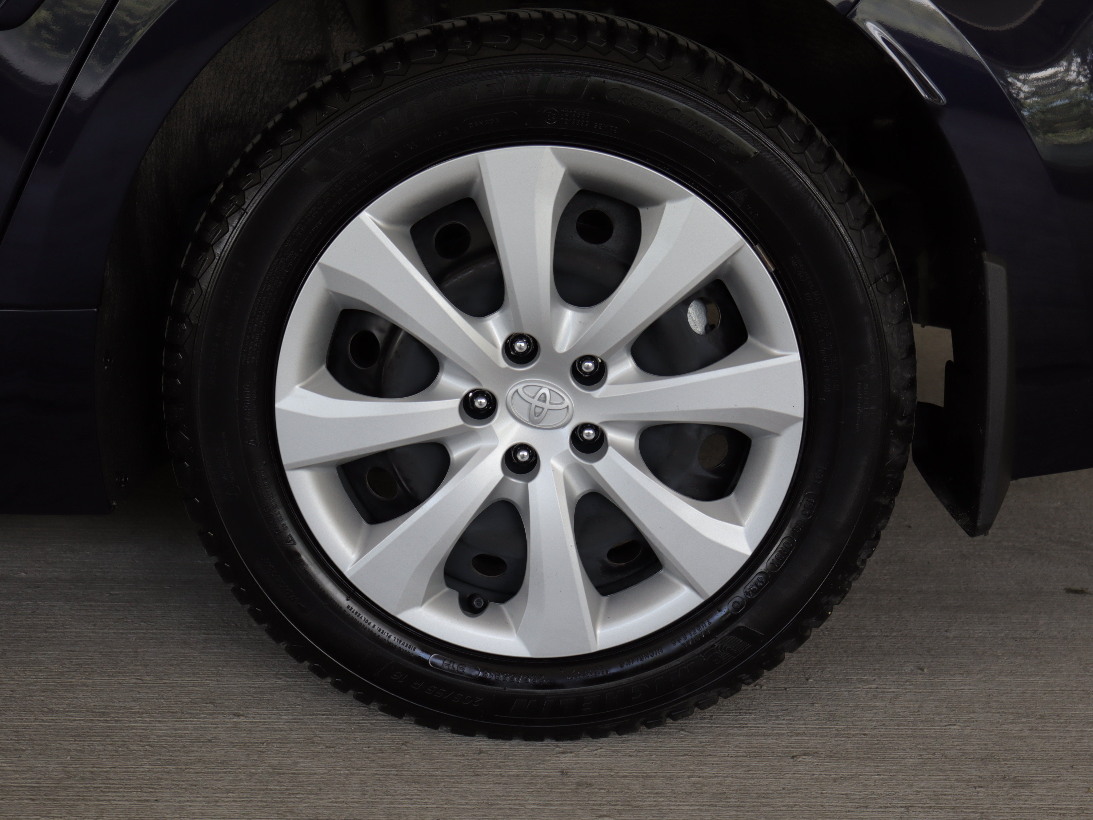 Used 2024 Toyota Corolla LE AWD/4WD image 26
