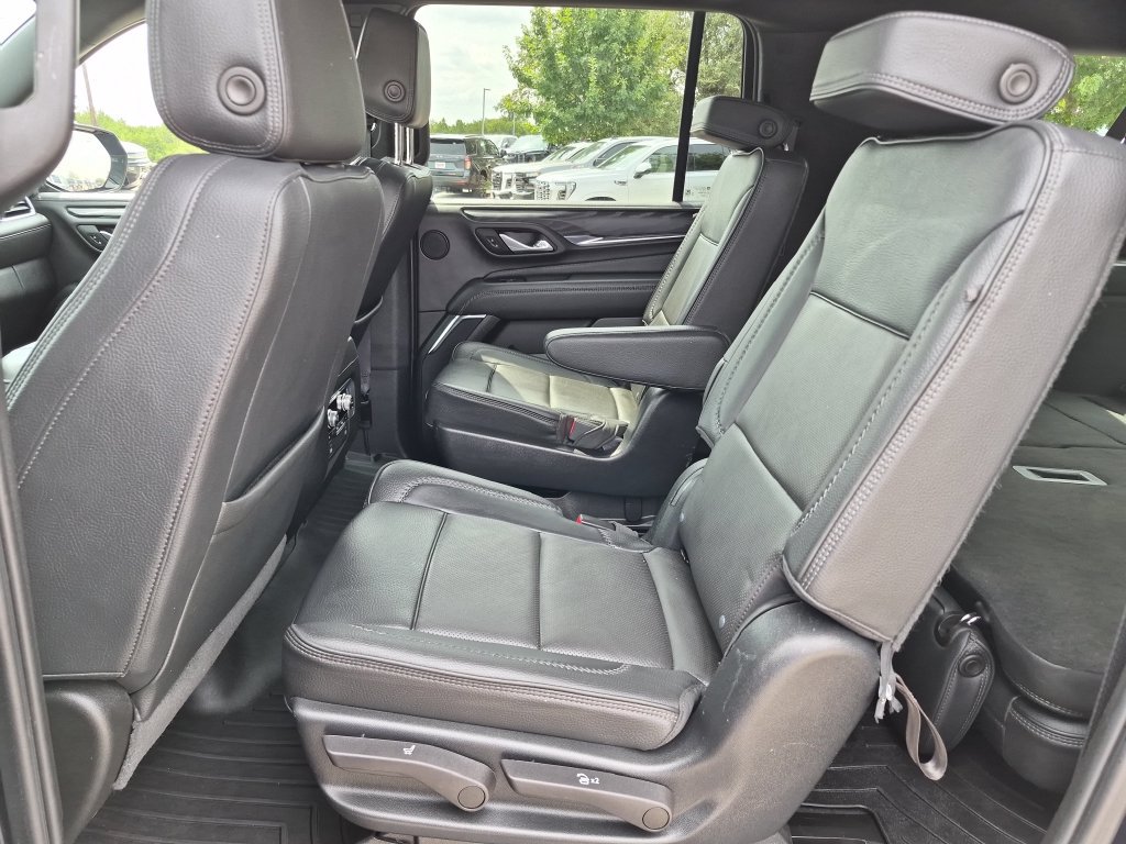 Used 2023 GMC Yukon XL Denali AWD/4WD image 36