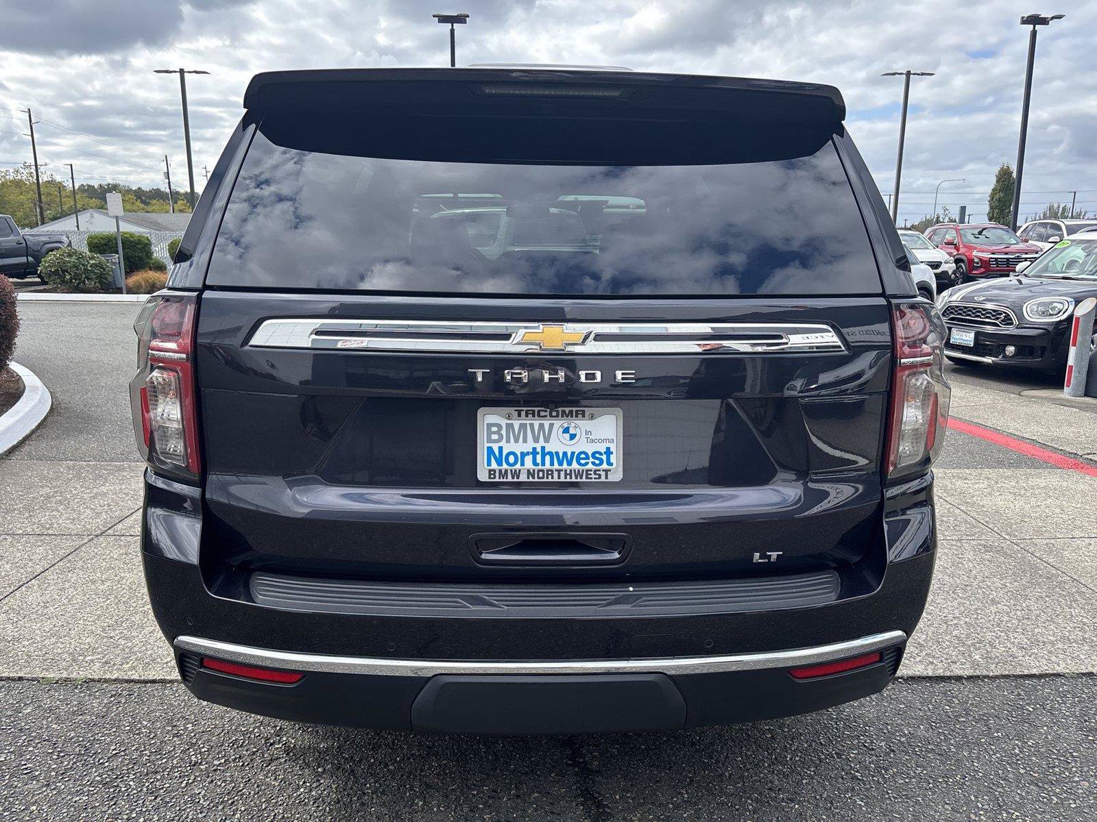 Used 2022 Chevrolet Tahoe LT w/ Luxury Package AWD/4WD image 3