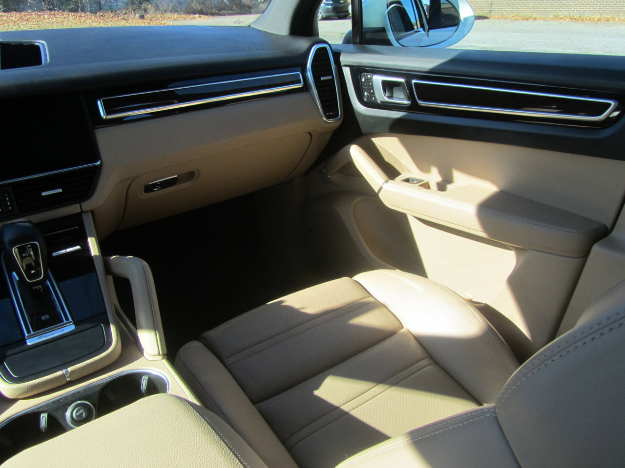 Used 2022 Porsche Cayenne image 14