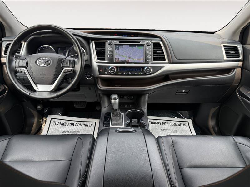Used 2017 Toyota Highlander XLE AWD/4WD image 12