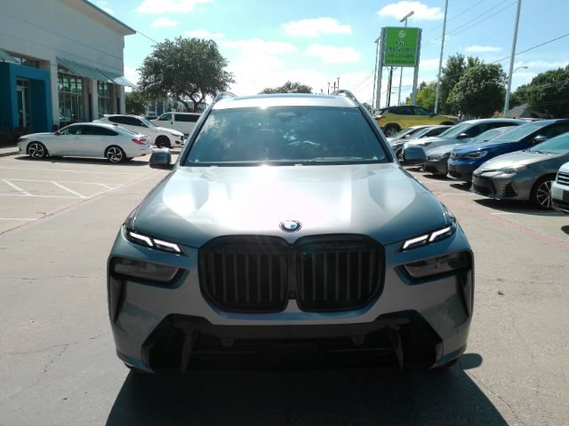 Used 2023 BMW X7 xDrive40i w/ M Sport Package AWD/4WD image 4