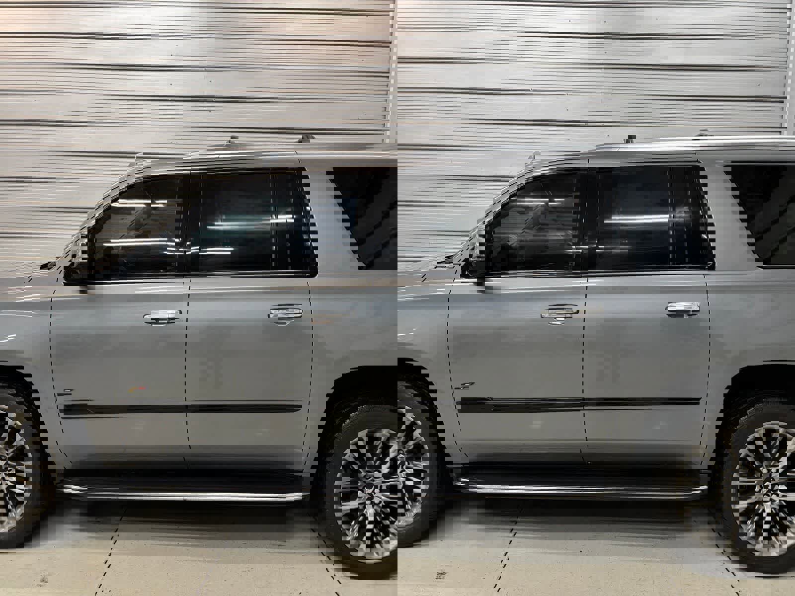 Used 2020 Cadillac Escalade ESV Luxury w/ Escalade Sport Edition image 6