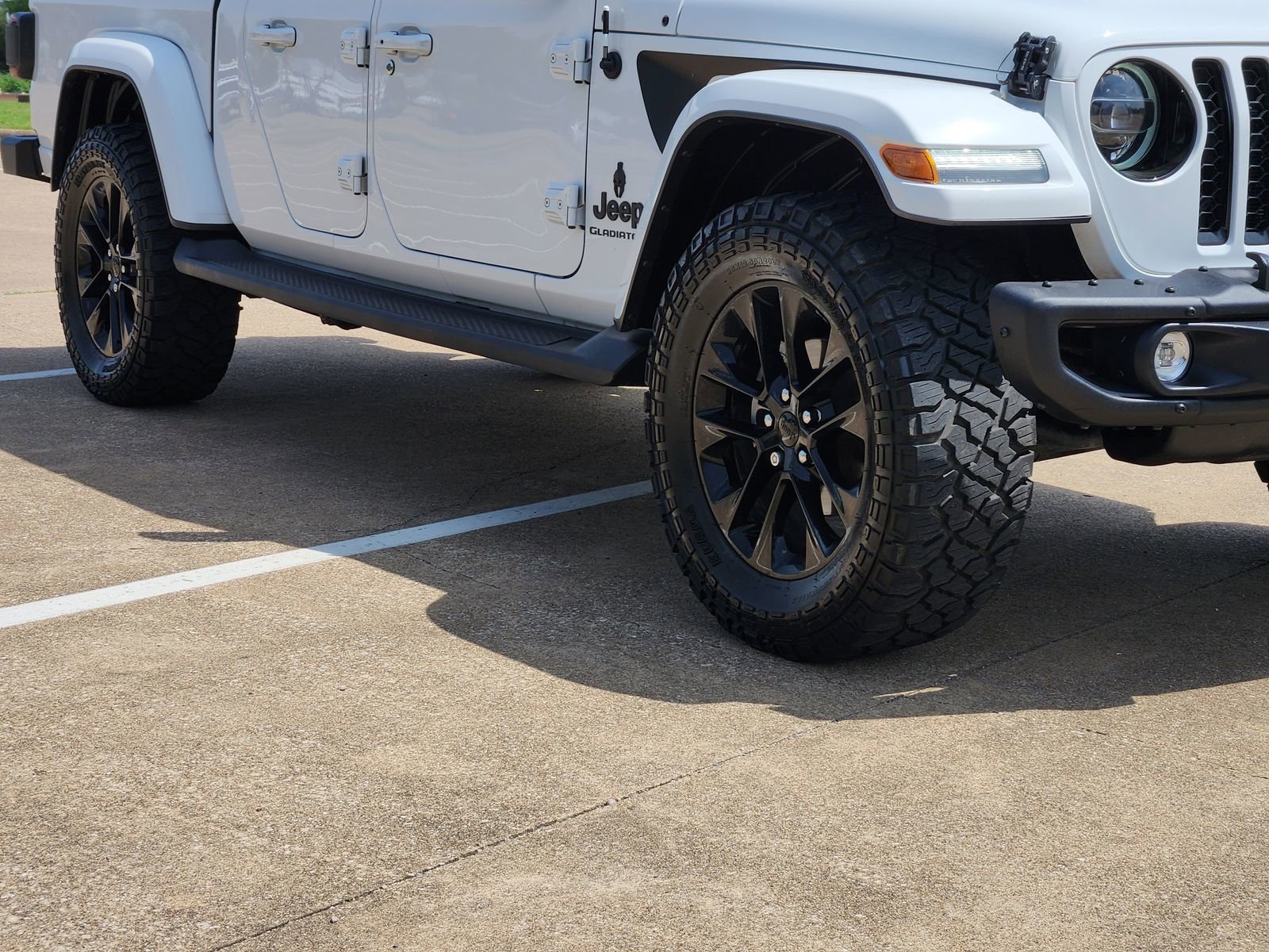 Used 2022 Jeep Gladiator Overland AWD/4WD image 11