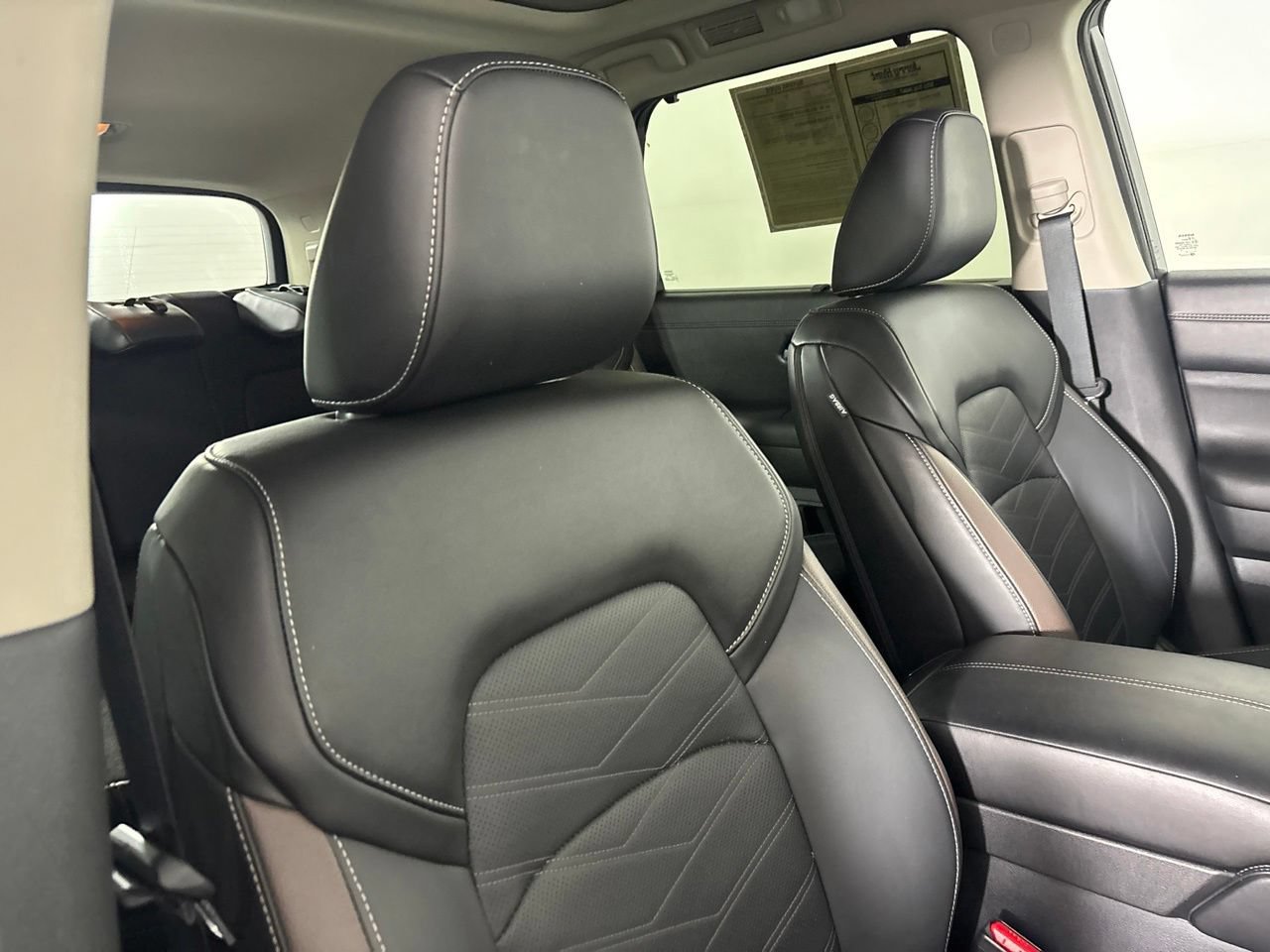 Used 2025 Nissan Pathfinder Platinum FWD image 34