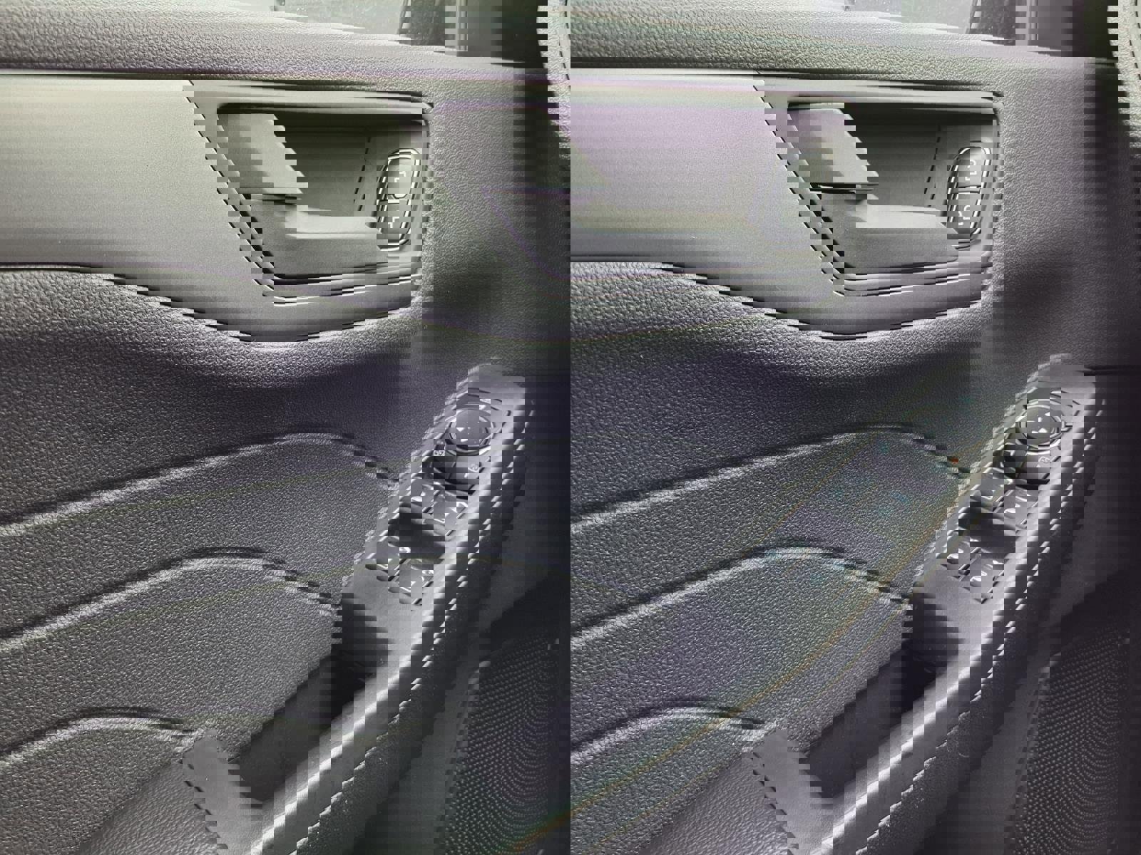 Used 2025 Ford Escape Active image 18