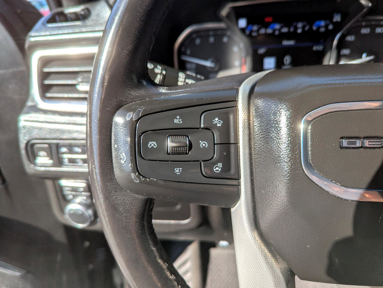 Used 2021 GMC Yukon XL Denali AWD/4WD image 16