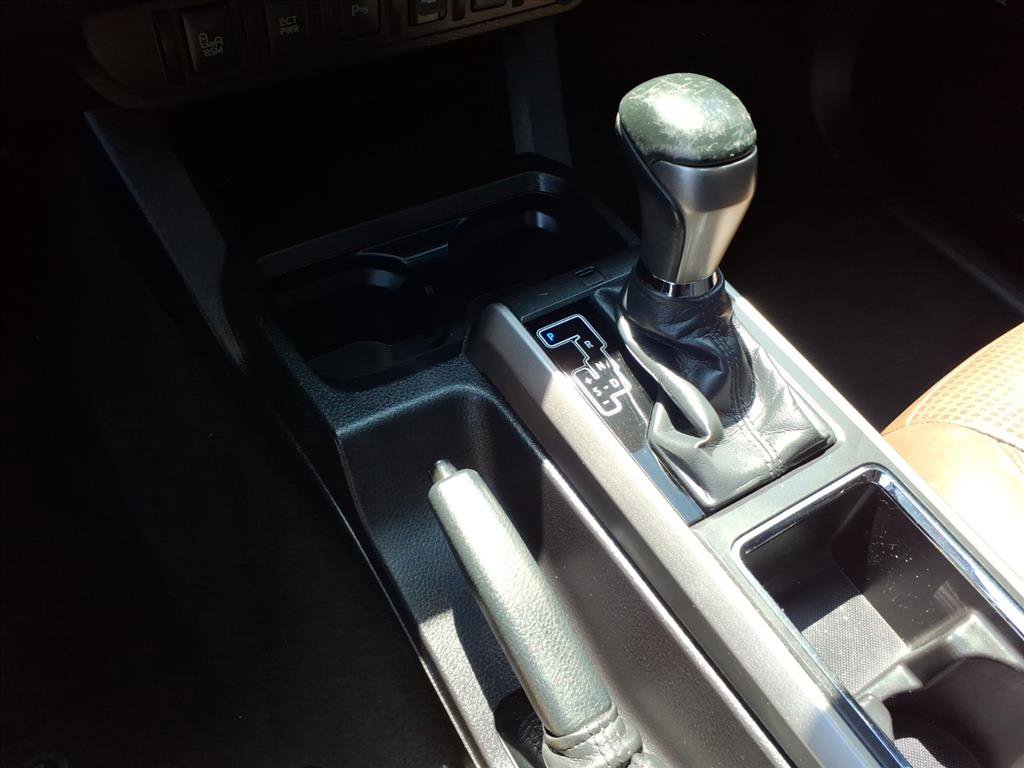 Used 2016 Toyota Tacoma Limited w/ Towing Package image 32