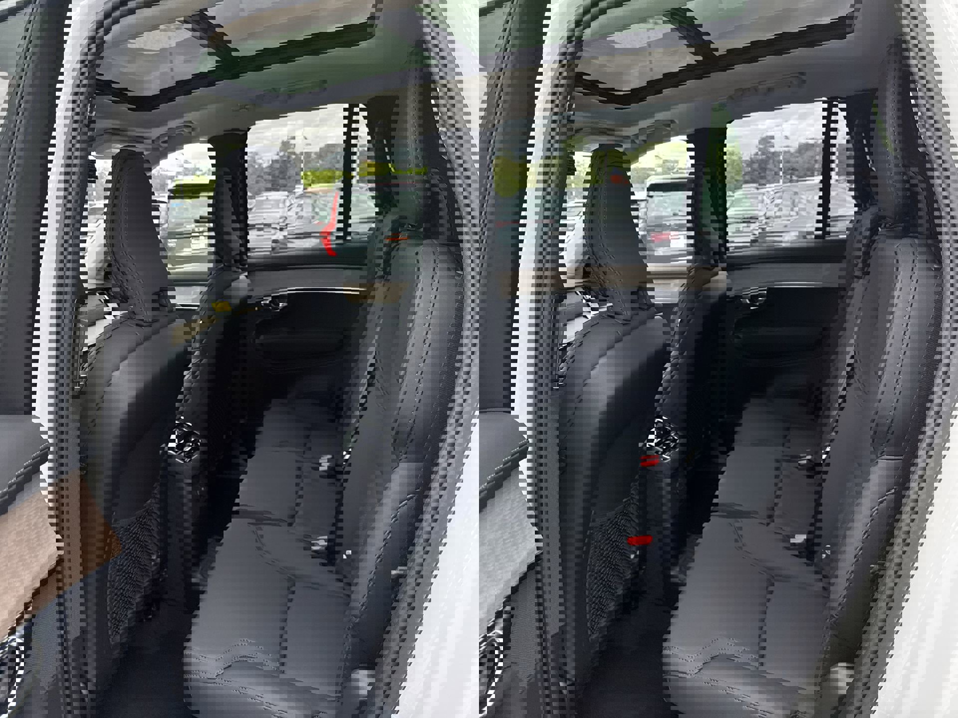 New 2025 Volvo XC90 T8 Plus w/ Protection Package Premier image 25