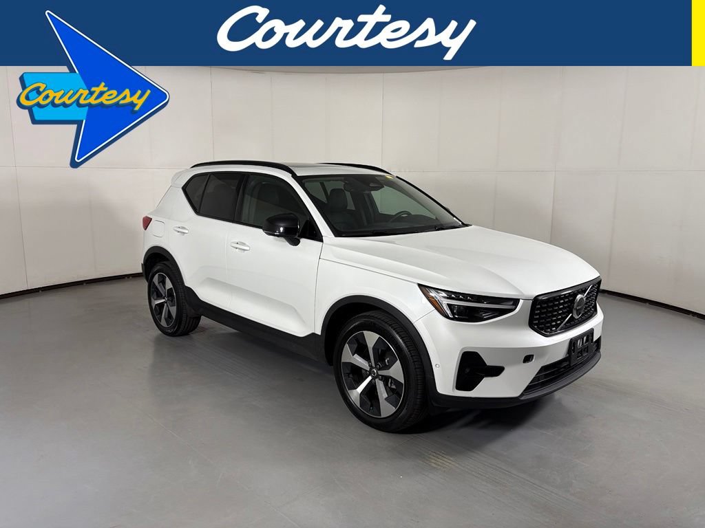 Used 2026 Volvo XC40 B5 Plus AWD/4WD image 1