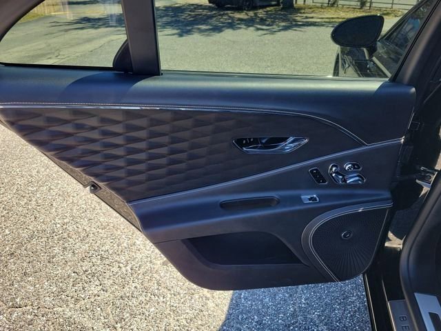 Used 2022 Bentley Flying Spur V8 image 26