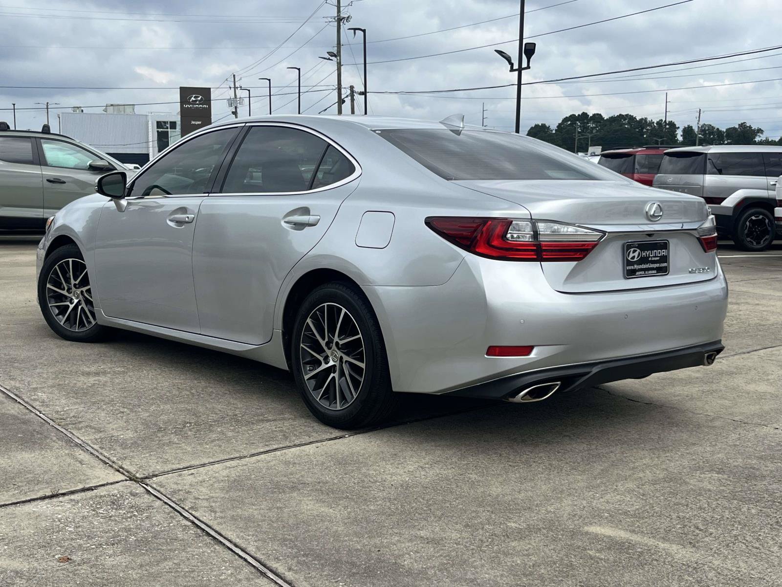 Used 2016 Lexus ES 350 w/ Luxury Package w/Wood Trim FWD image 5