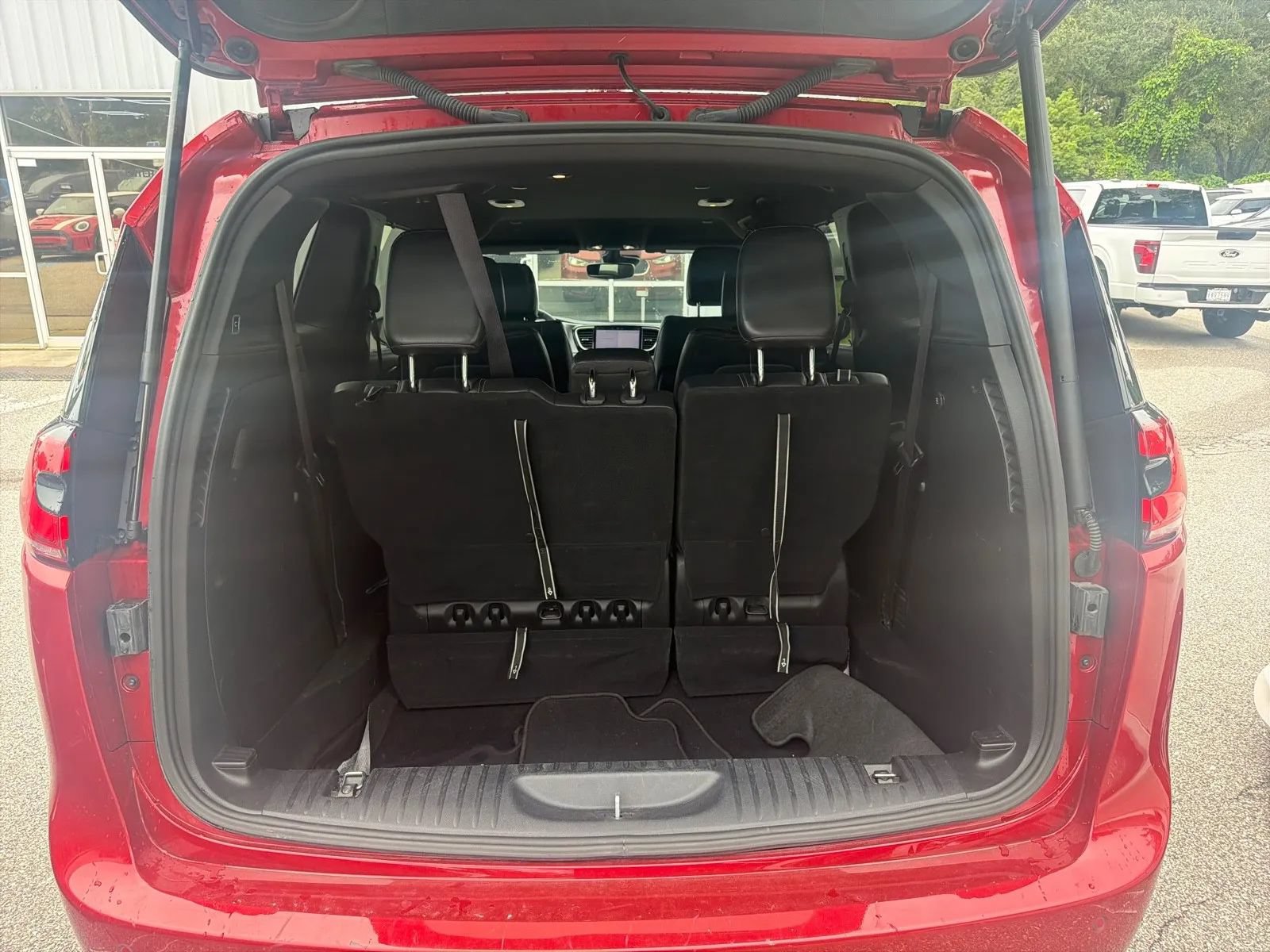 Used 2025 Chrysler Pacifica Select FWD image 17