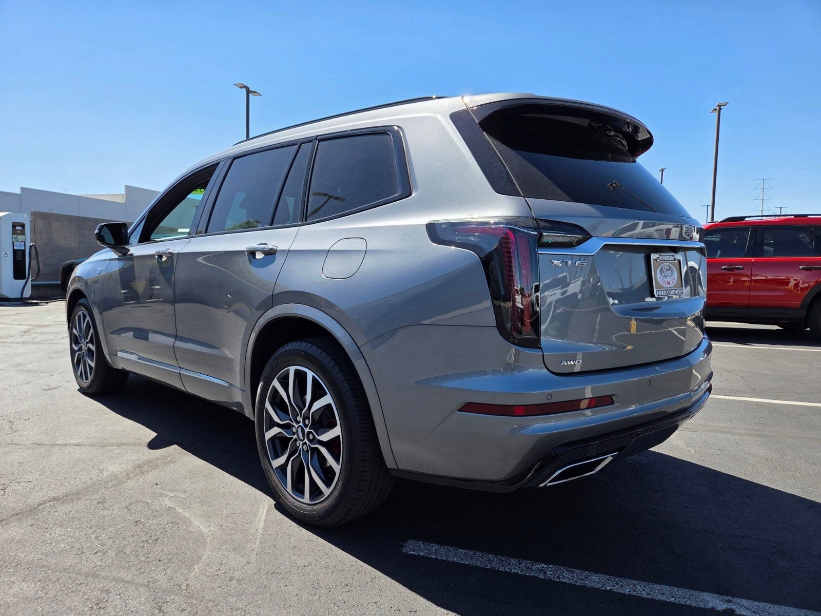 Used 2022 Cadillac XT6 Sport w/ LPO, Premium Carpet Package AWD/4WD image 4