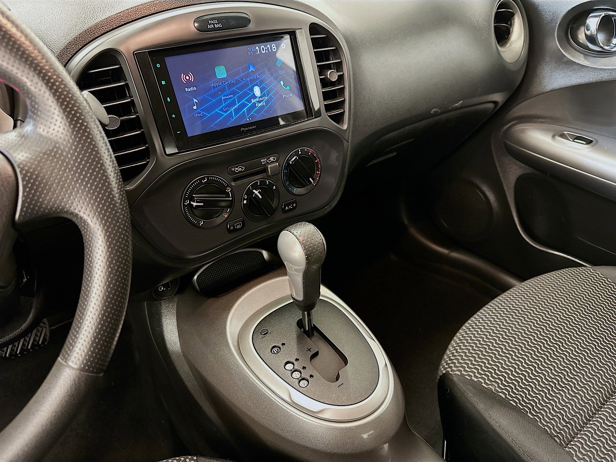 Used 2015 Nissan Juke S image 25