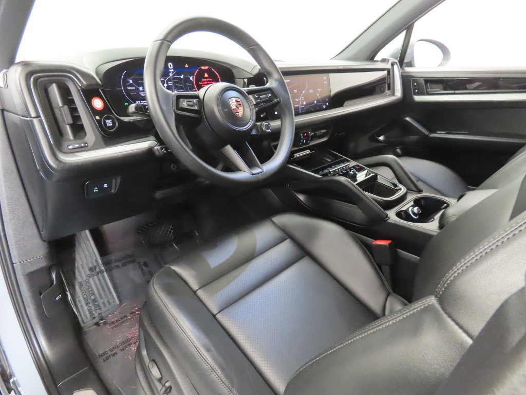 Certified 2026 Porsche Cayenne AWD/4WD image 4