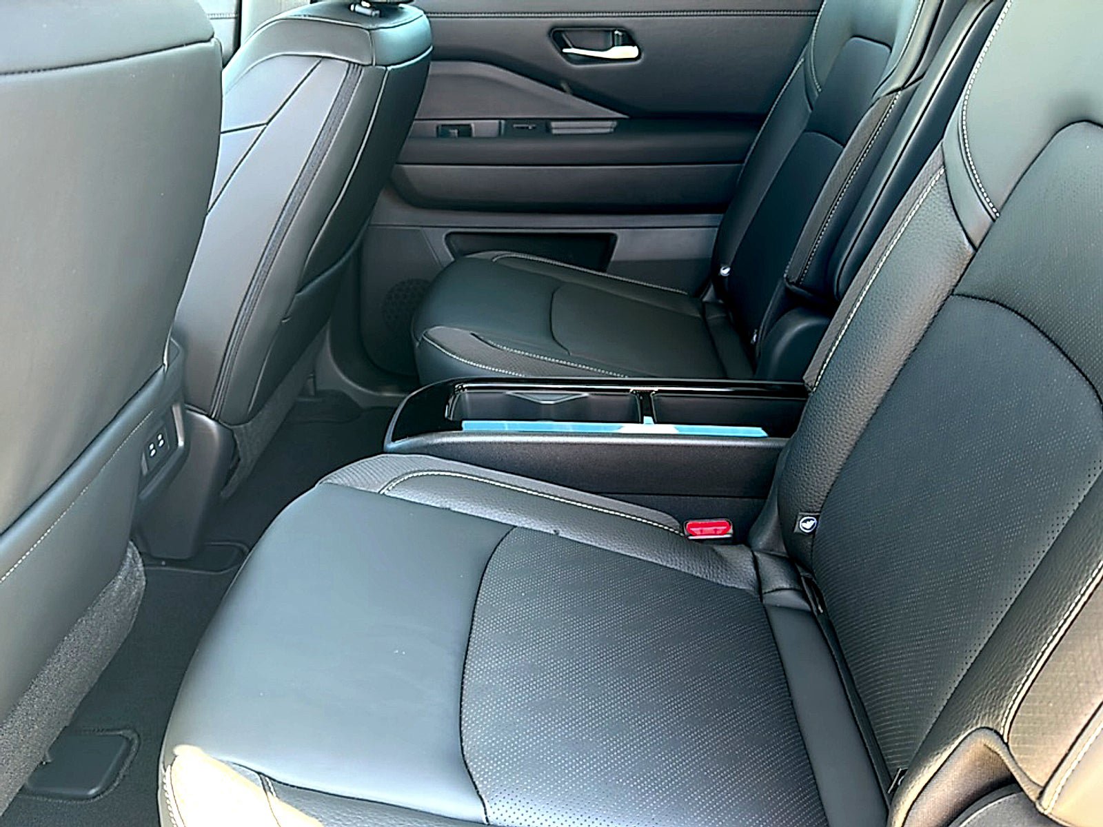 New 2026 Nissan Pathfinder SL w/ SL Premium Package FWD image 16
