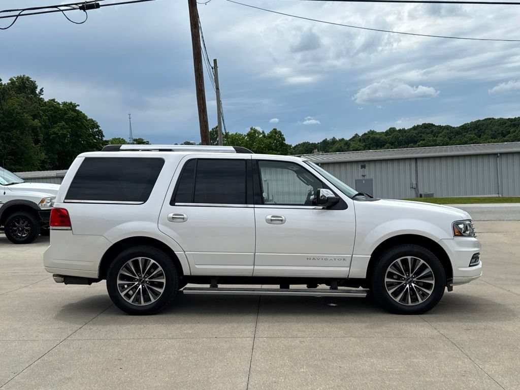 Used 2017 Lincoln Navigator Select AWD/4WD image 20