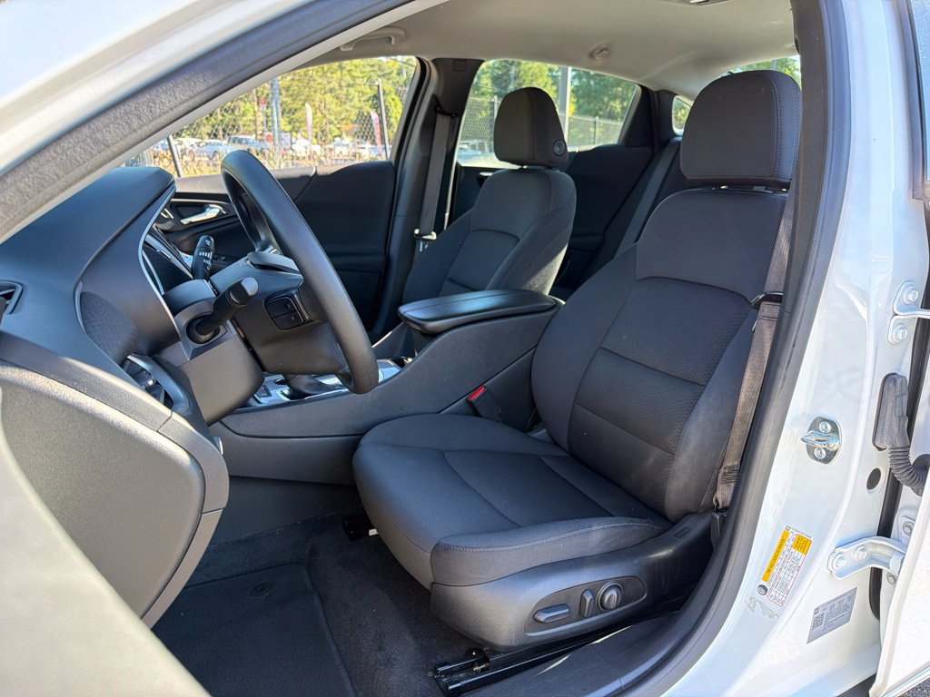 Used 2025 Chevrolet Malibu LT FWD image 18