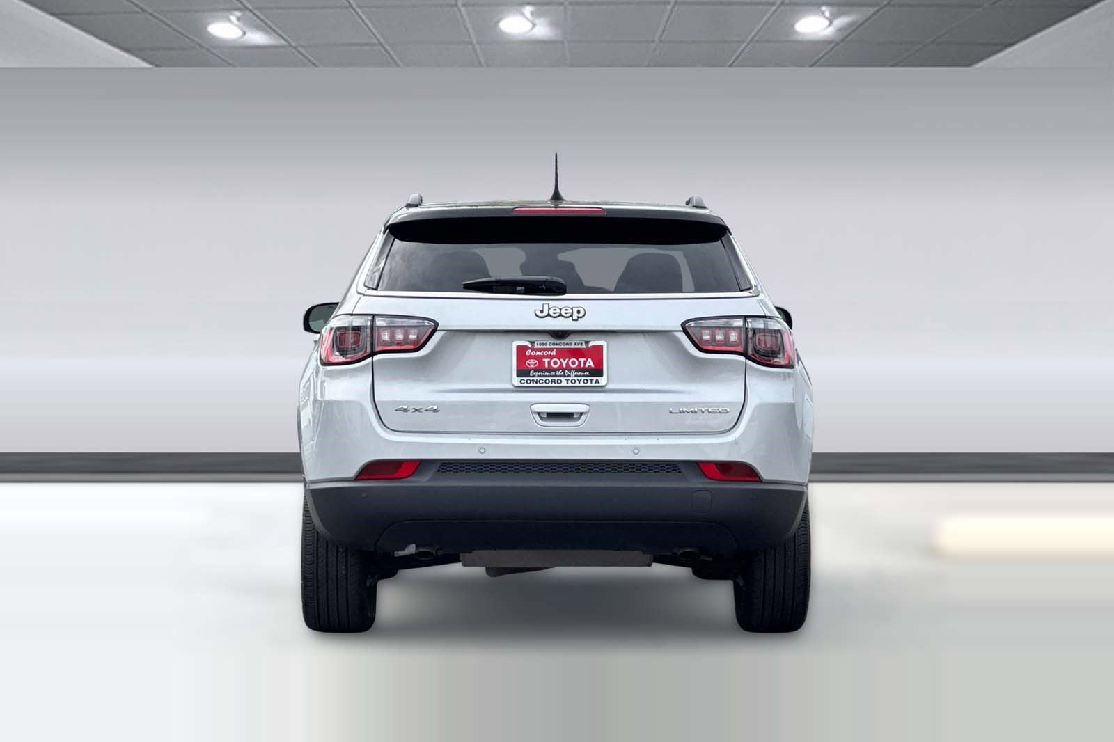 Used 2025 Jeep Compass Limited image 8