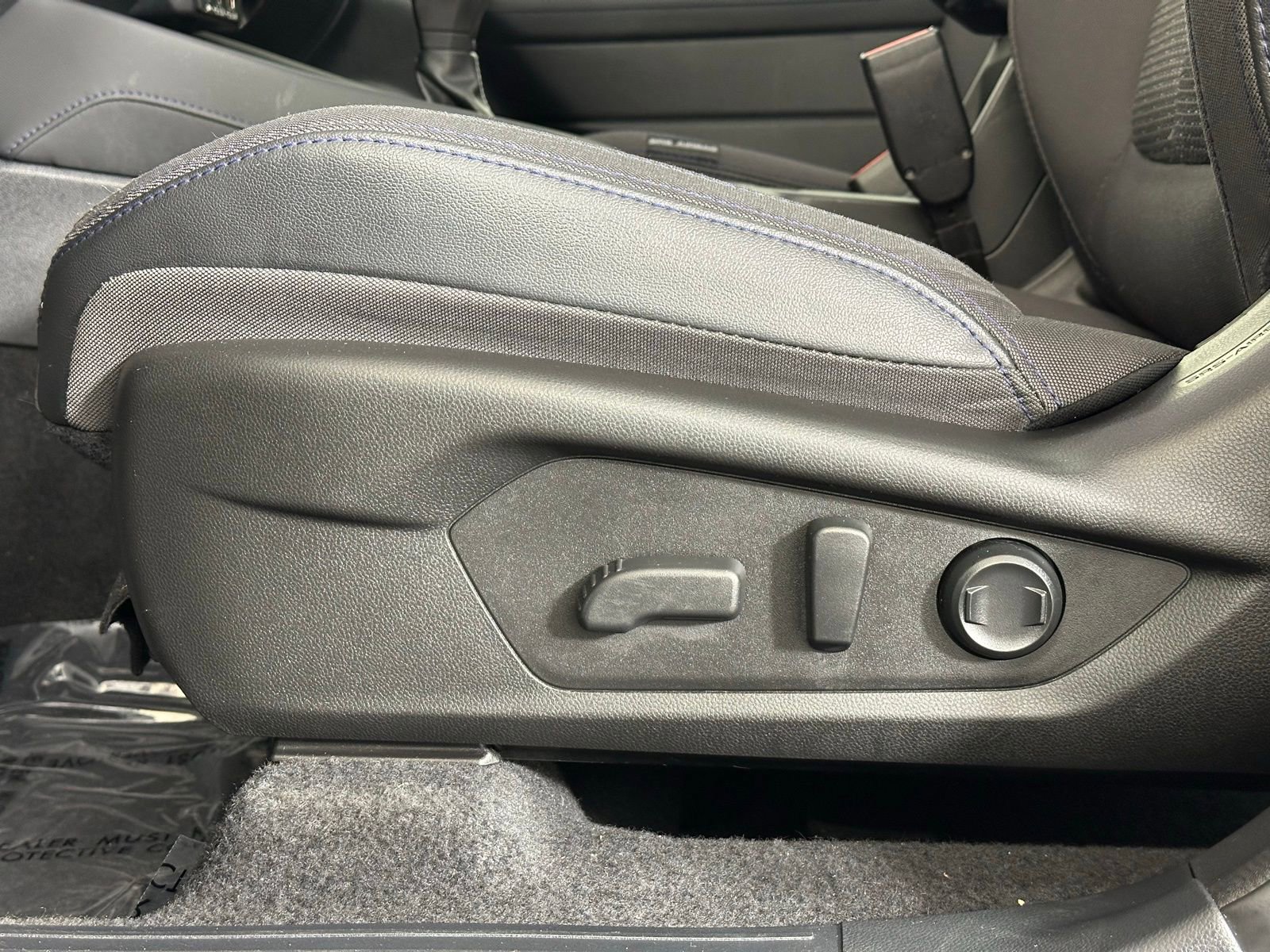 Used 2025 Subaru Forester Premium image 7