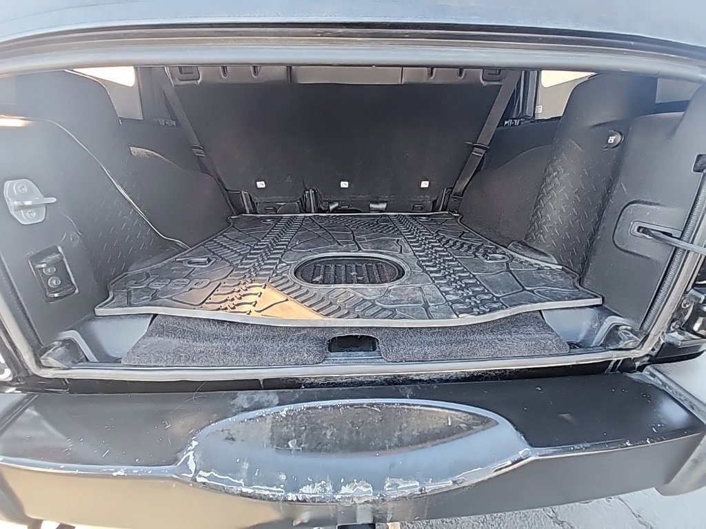 Used 2015 Jeep Wrangler Unlimited Sahara image 21