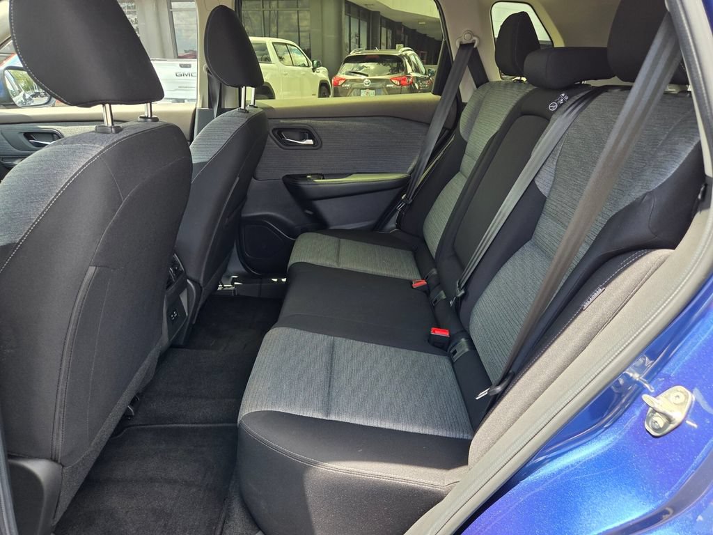 Used 2023 Nissan Rogue SV FWD image 5