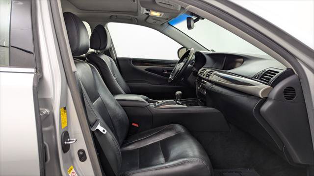 Used 2014 Lexus LS 460 w/ Comfort Package RWD image 21