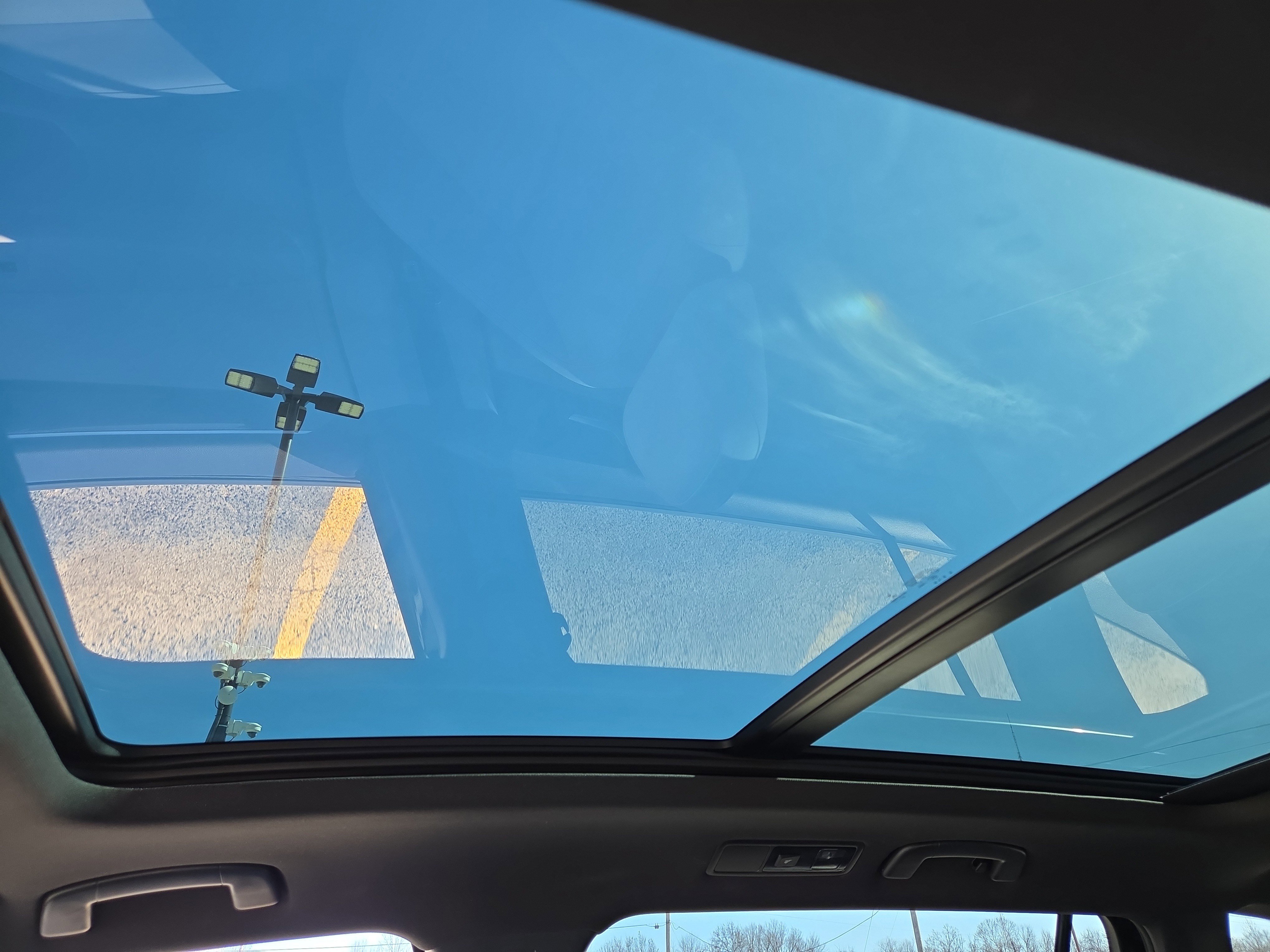 Used 2022 Volkswagen Tiguan SE R-Line image 18