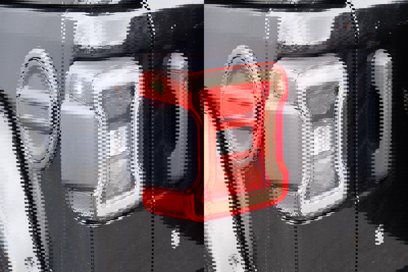 Used 2018 Jeep Wrangler Unlimited Sahara w/ Uconnect 4C Nav & Sound Group image 24