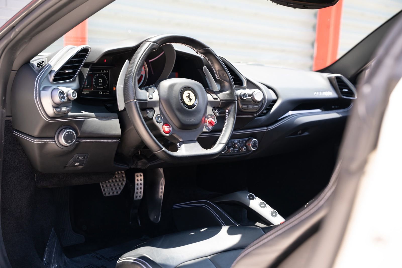 Used 2016 Ferrari 488 GTB RWD image 4