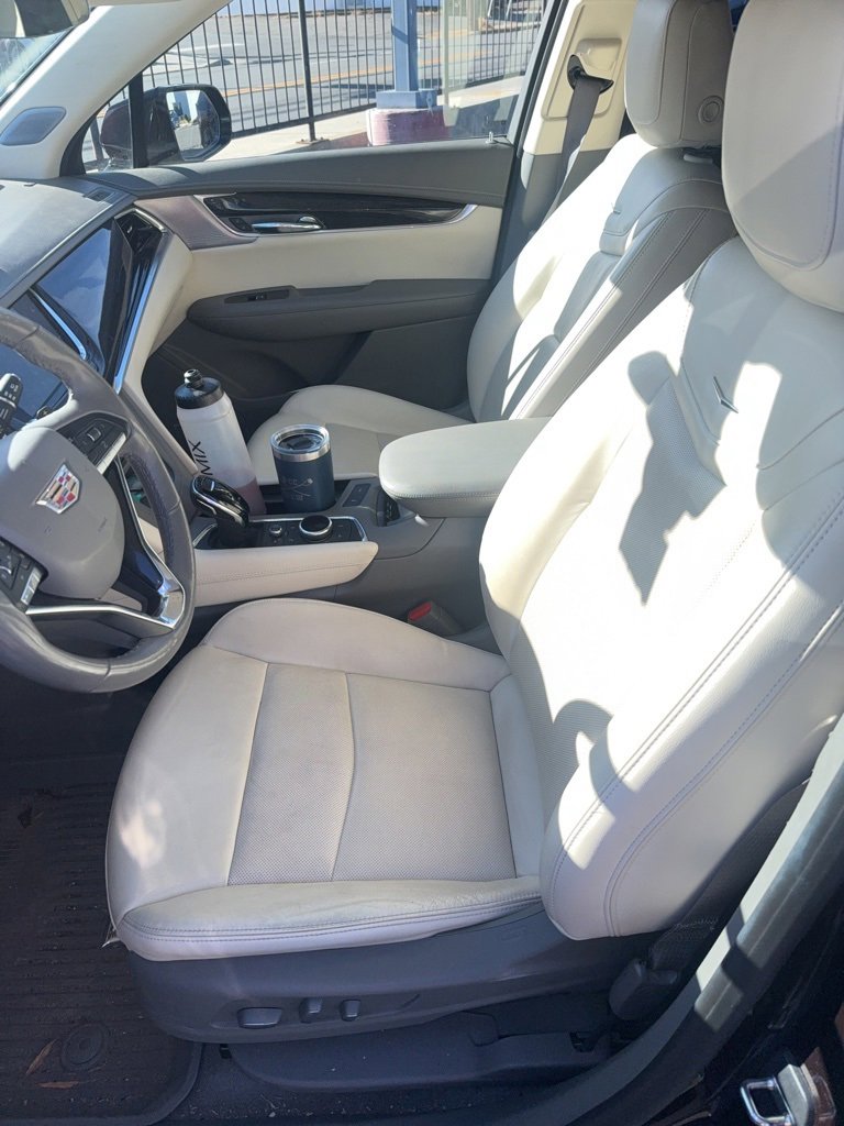 Used 2020 Cadillac XT6 Premium Luxury w/ LPO, Floor Liner Package image 4