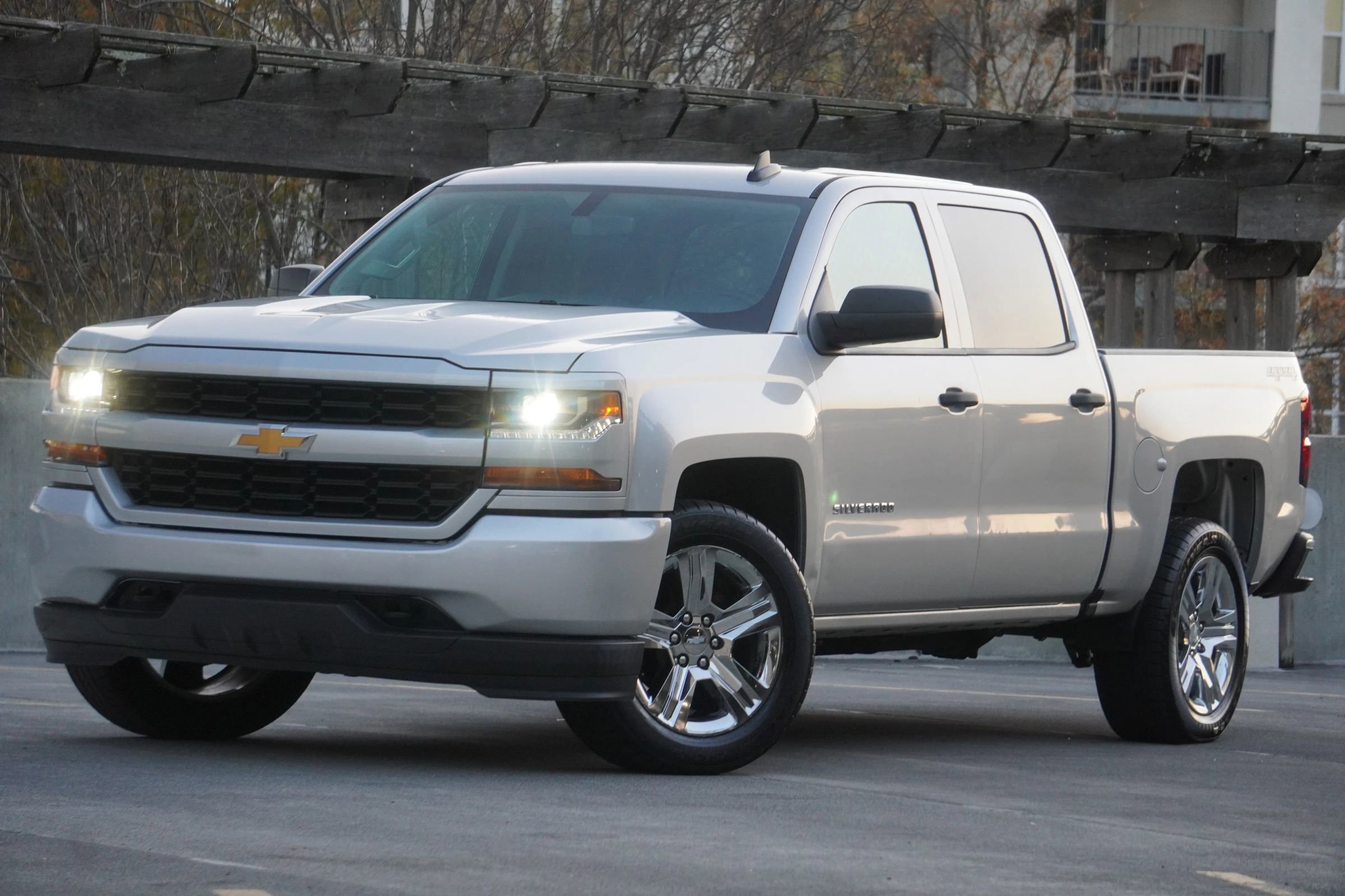 Used 2018 Chevrolet Silverado 1500 Custom w/ Custom Convenience Package AWD/4WD image 19