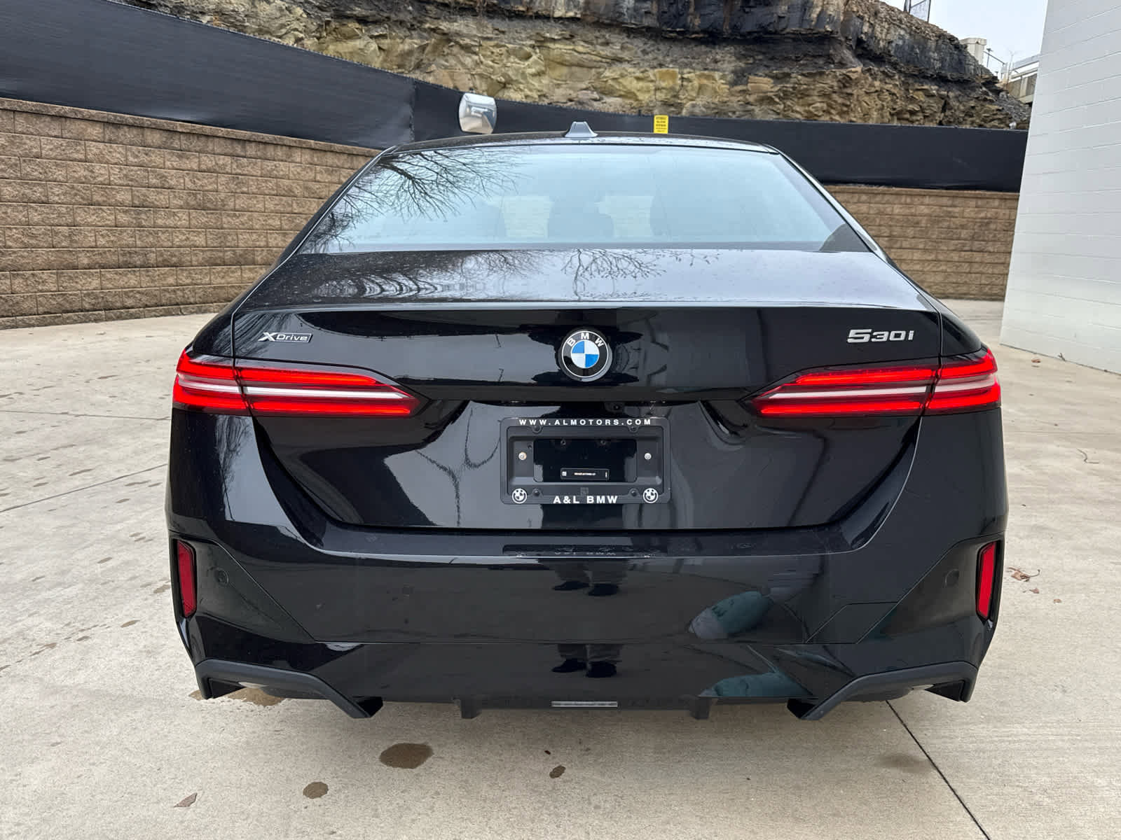 Used 2026 BMW 530i xDrive w/ M Sport Package image 4