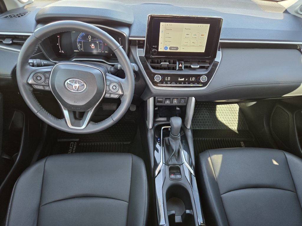 Used 2024 Toyota Corolla Cross XLE w/ Convenience Package AWD/4WD image 16