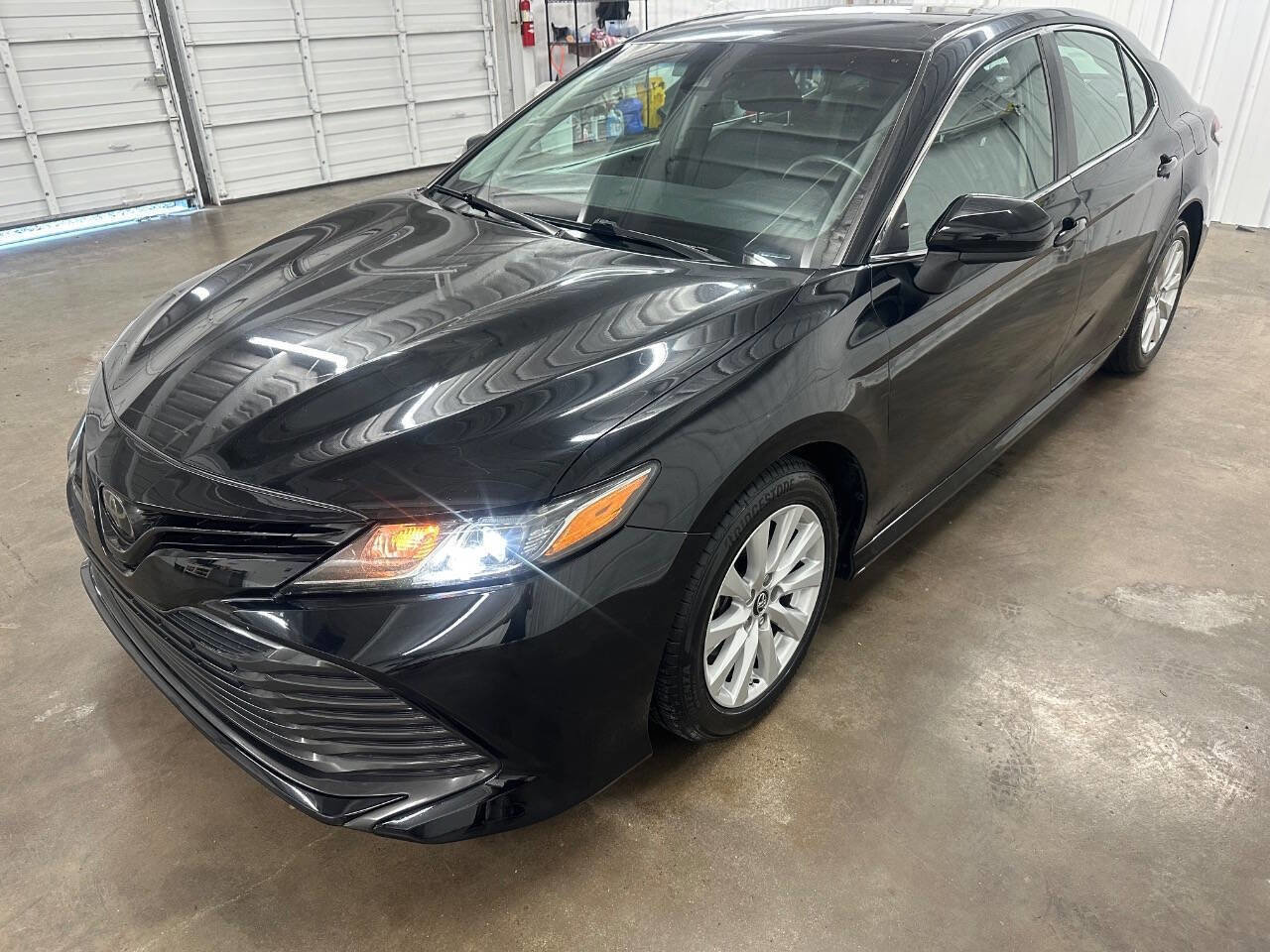 Used 2018 Toyota Camry LE image 8