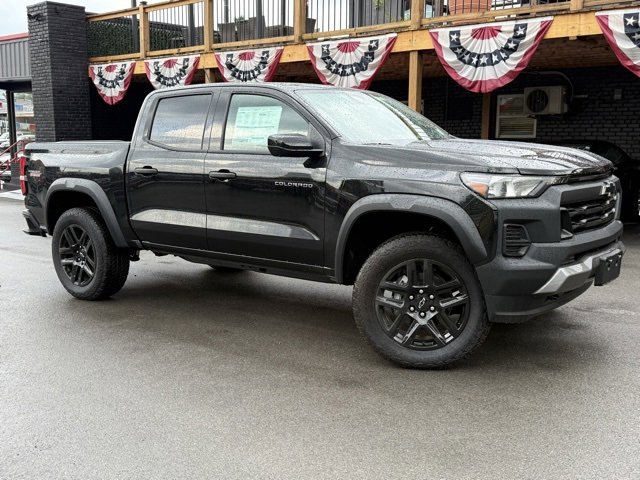 New 2025 Chevrolet Colorado Trail Boss w/ Midnight Edition image 2