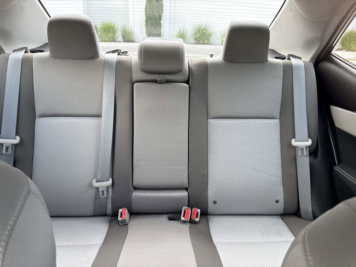 Used 2017 Toyota Corolla LE w/ Carpet Mat Package (TMS) FWD image 29