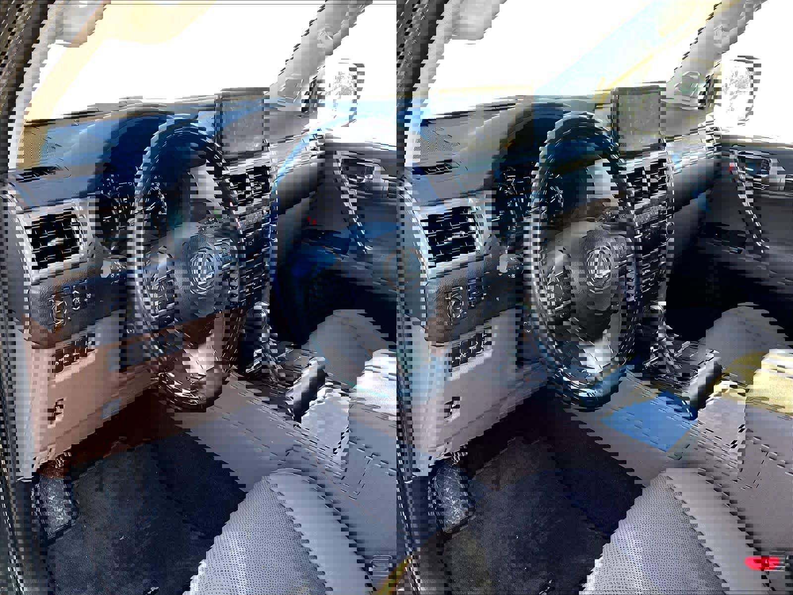 Used 2023 Lexus GX 460 Premium w/ Premium Package image 8