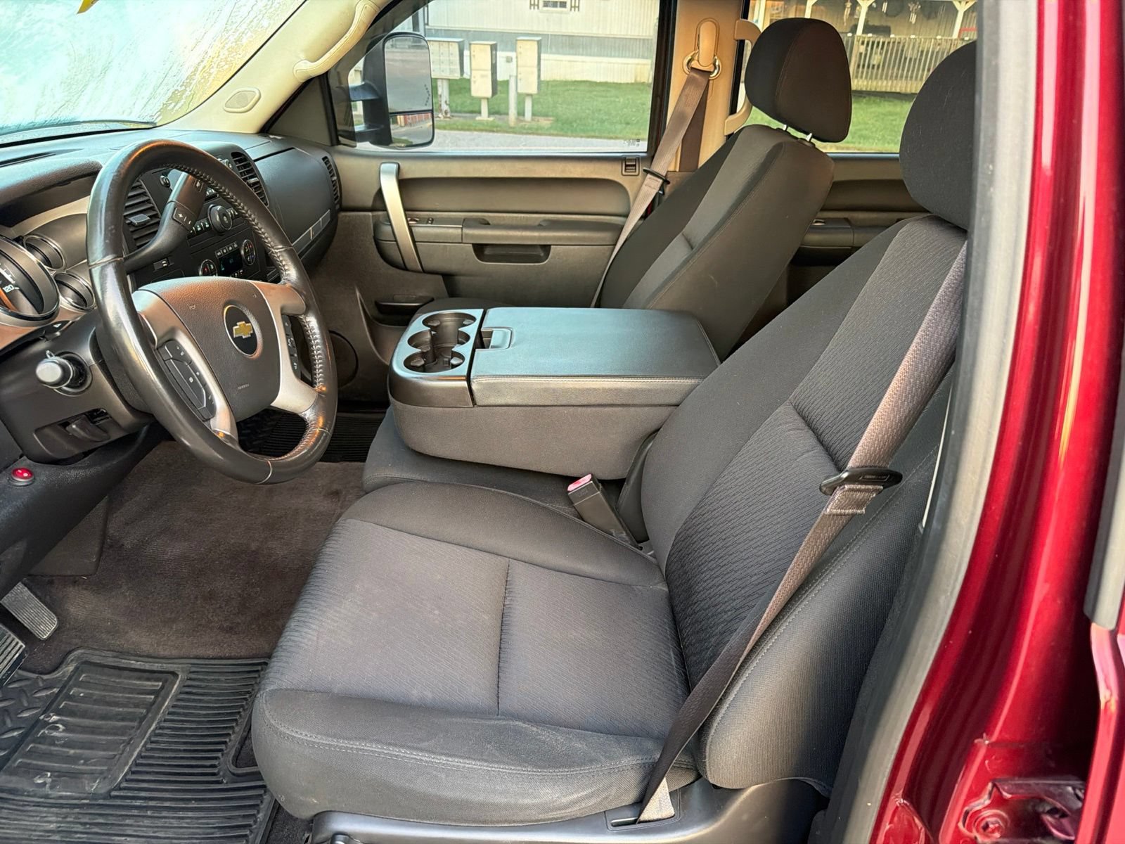 Used 2014 Chevrolet Silverado 2500 LT w/ Custom Sport Truck Package AWD/4WD image 27