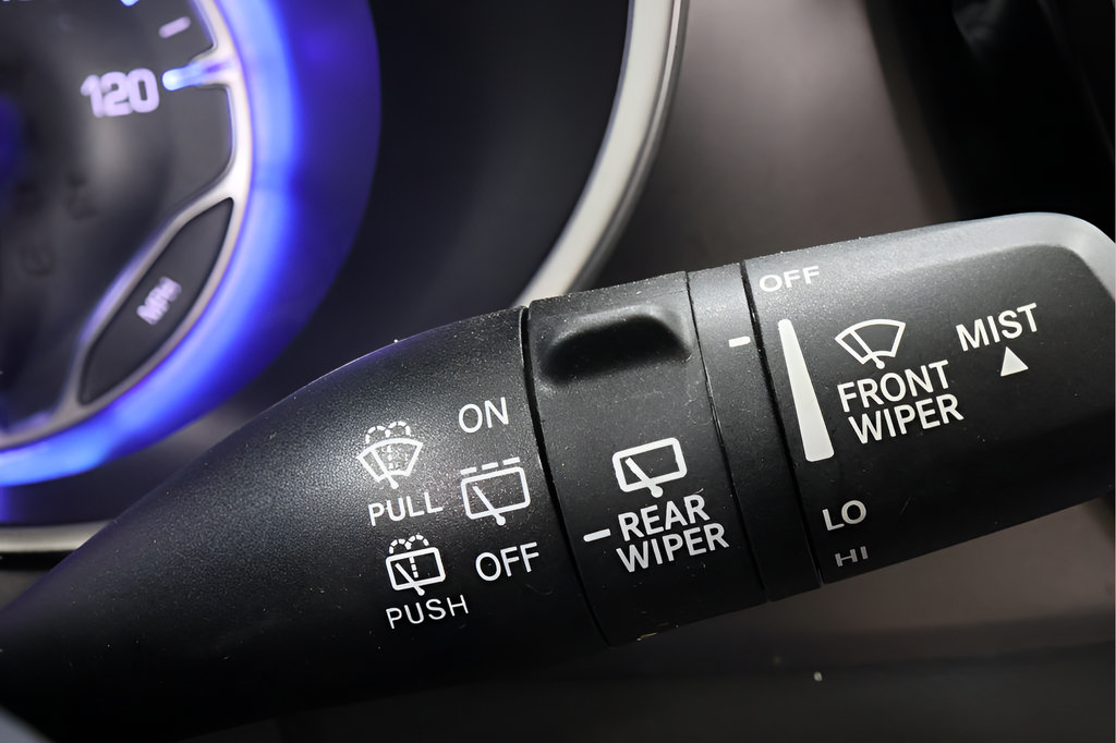 Used 2023 Chrysler Pacifica Touring-L FWD image 17