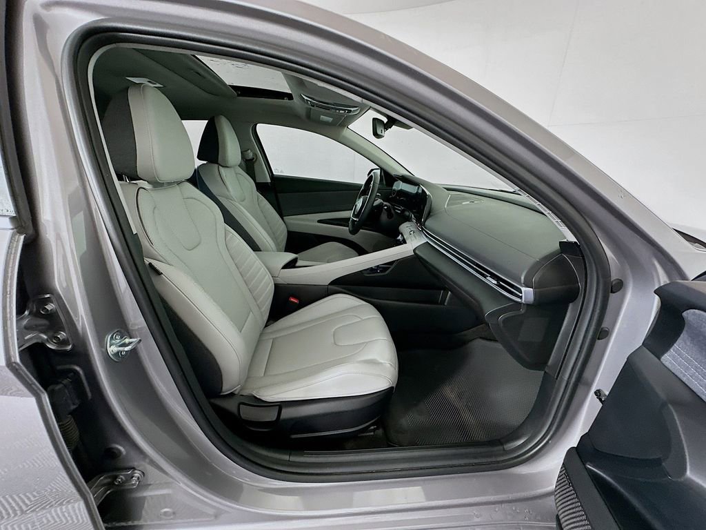 Certified 2025 Hyundai Elantra Limited w/ Cargo Package FWD image 29