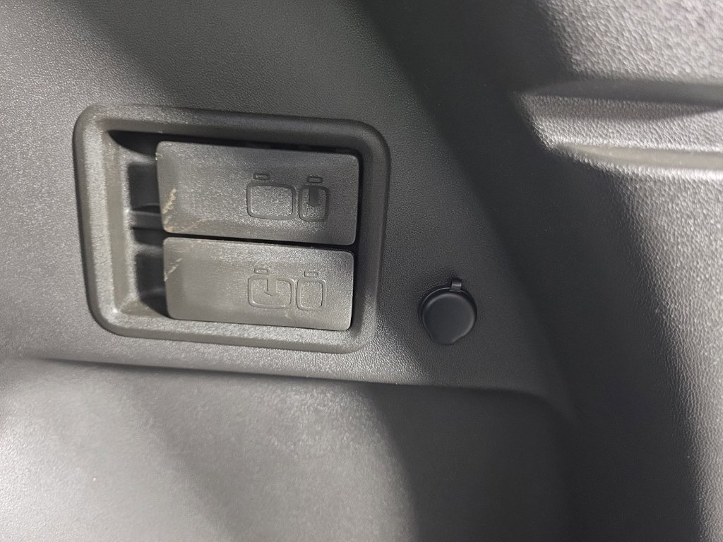 Used 2020 Chevrolet Equinox Premier FWD image 30