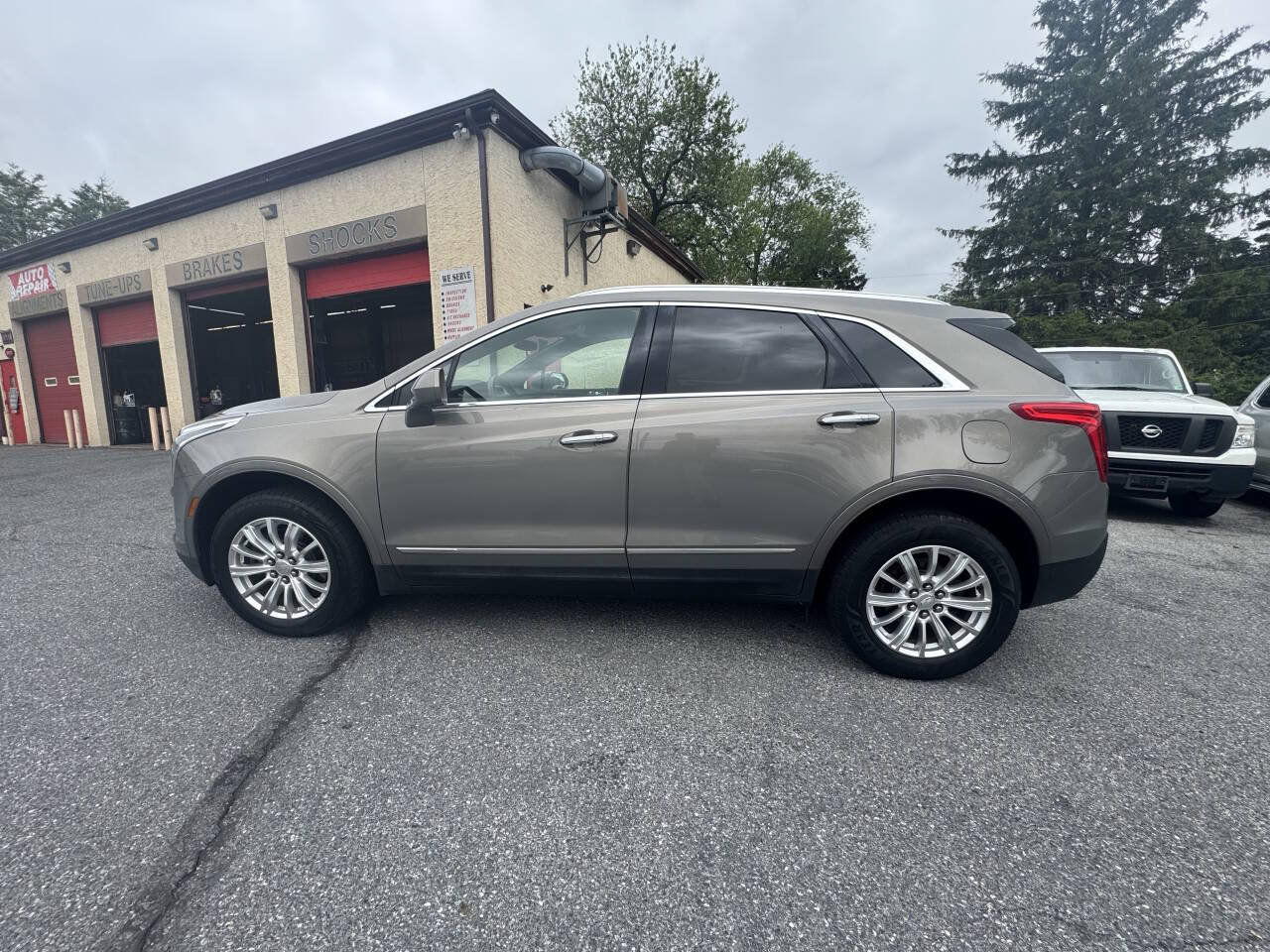 Used 2018 Cadillac XT5 FWD image 3