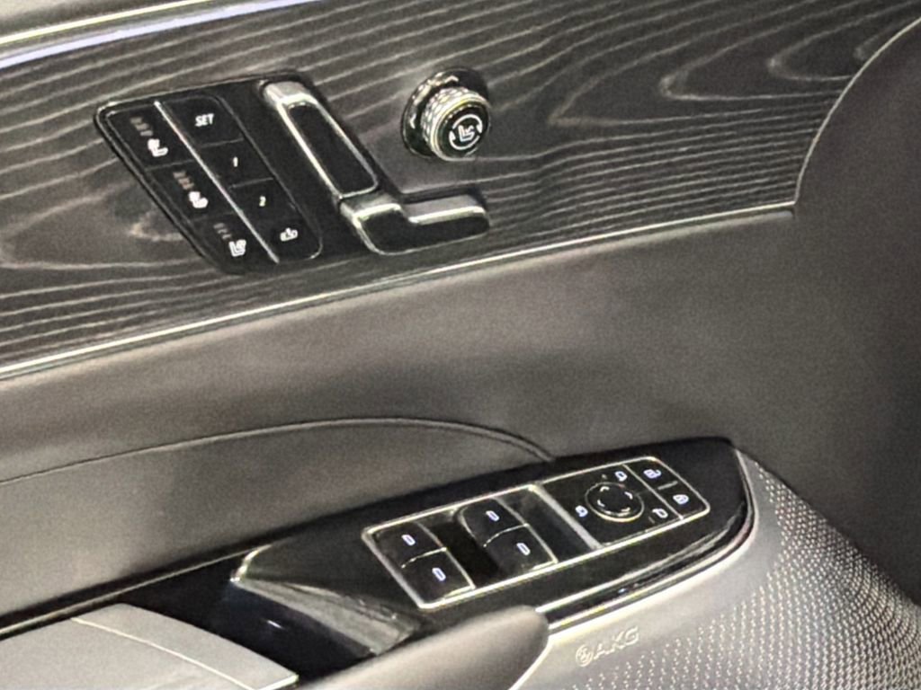 Used 2024 Cadillac Lyriq Sport AWD/4WD image 20