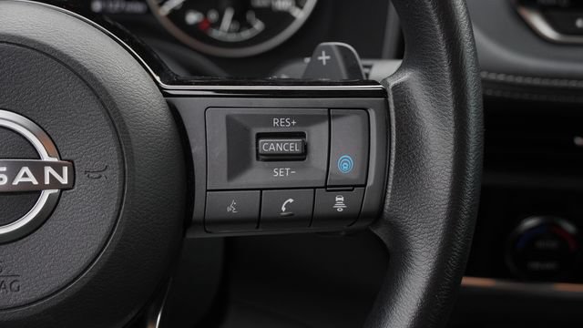 Used 2023 Nissan Rogue SV FWD image 29
