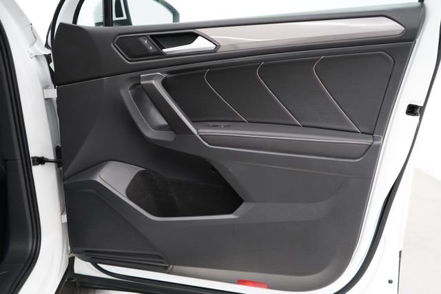 Used 2022 Volkswagen Tiguan SE w/ Panoramic Sunroof Package image 62