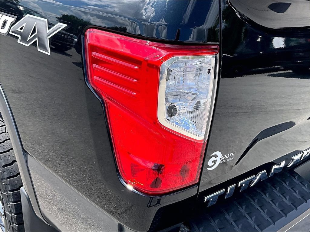 Used 2017 Nissan Titan PRO-4X AWD/4WD image 32